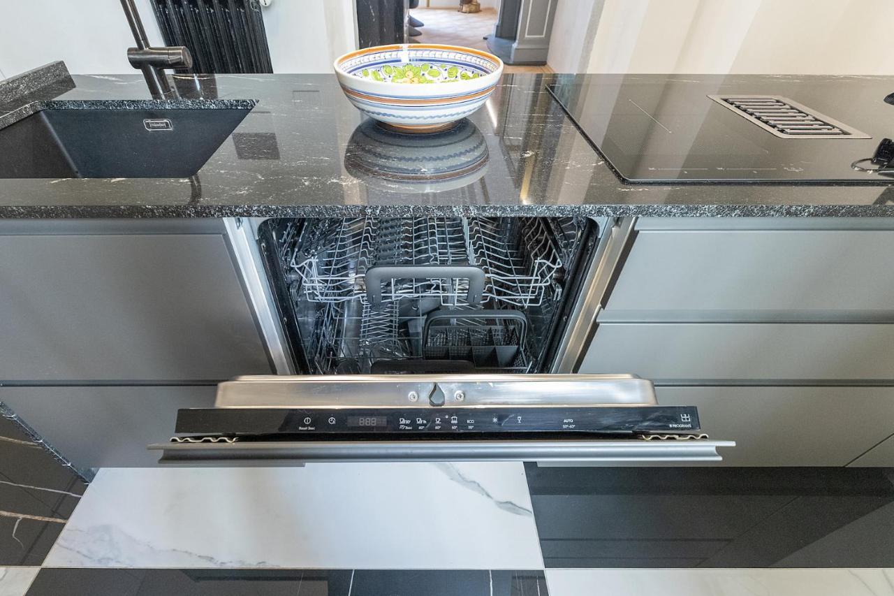 Cavour 83 Prestige House By 360Rentals Firenze Bagian luar foto