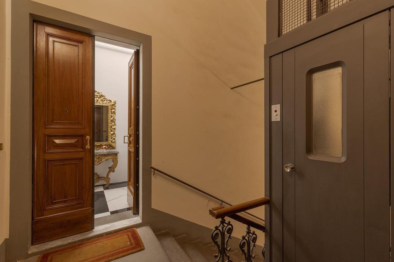 Cavour 83 Prestige House By 360Rentals Firenze Bagian luar foto