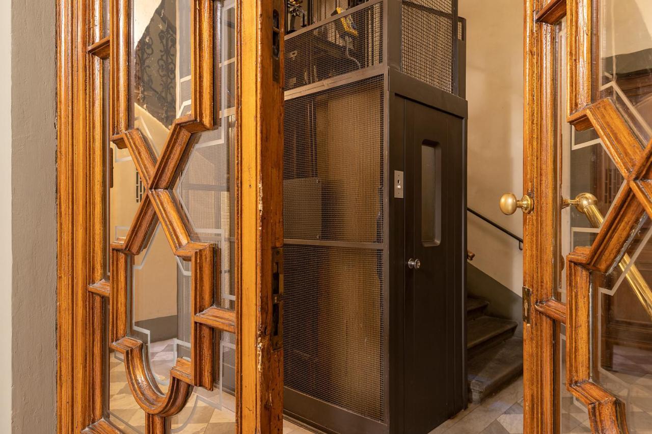 Cavour 83 Prestige House By 360Rentals Firenze Bagian luar foto
